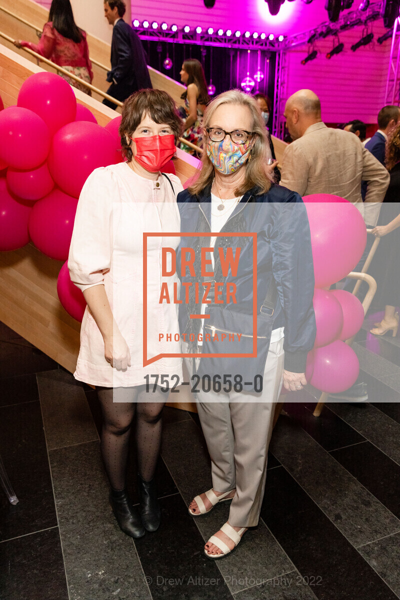 Sarah Cain, Janet Bishop, SFMOMA Art Bash, SFMOMA. 151 3rd St, April 8th, 2022, Photo #1752-20658-0 Sarah Cain, Janet Bishop, Photo #1752-20658-0