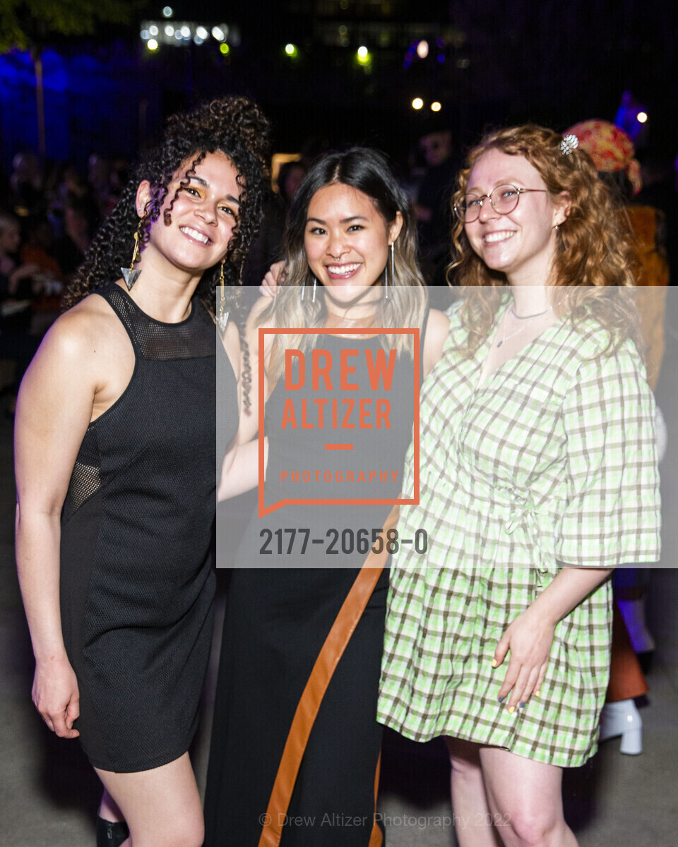 Ramie McDowell, Sierra Win, Annie Dober, SFMOMA Art Bash, SFMOMA. 151 3rd St, April 8th, 2022, Photo #2177-20658-0 Ramie McDowell, Sierra Win, Annie Dober, Photo #2177-20658-0