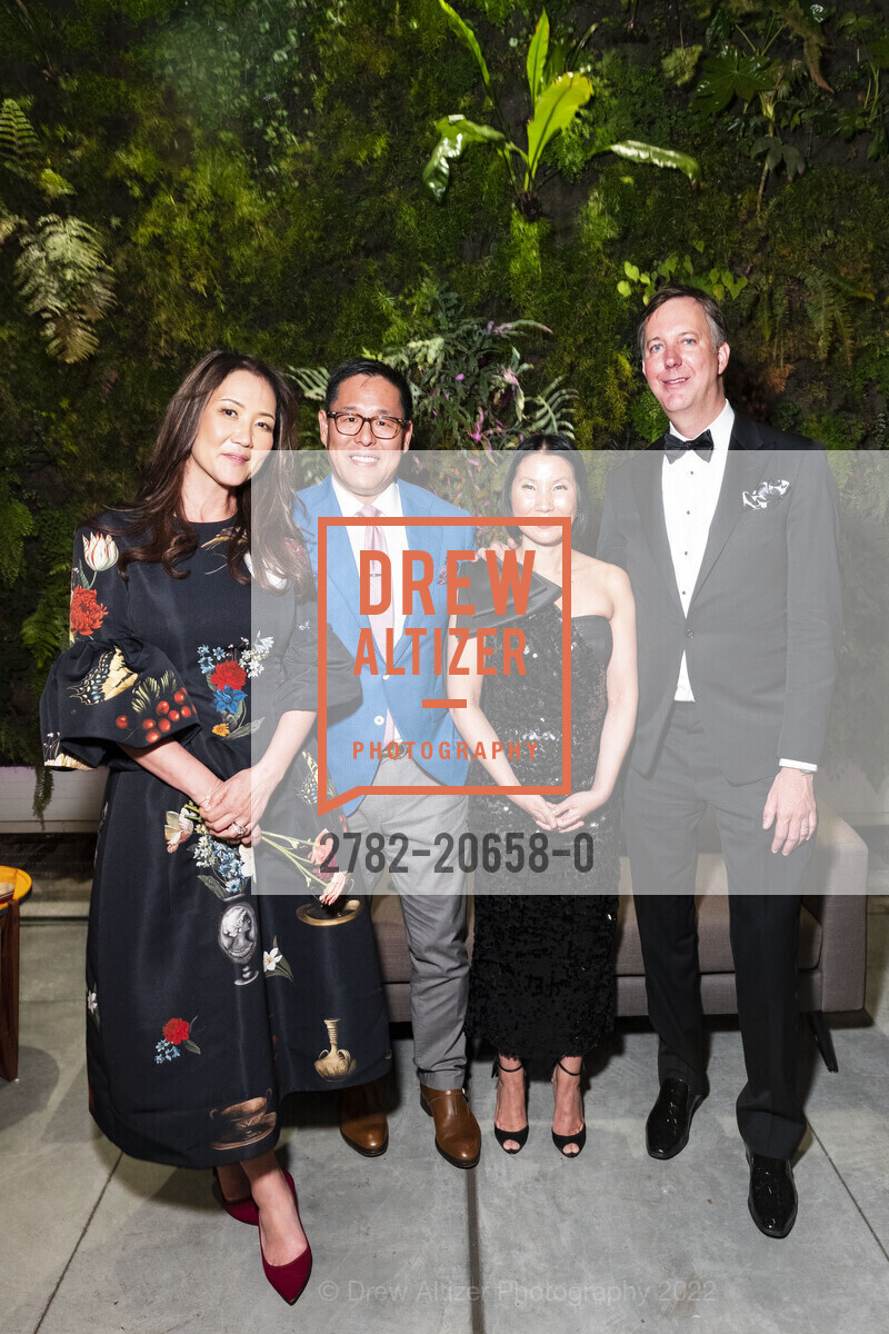 Grace Salk, Bob Salk, Jaa Roberson, Thomas Roberson, SFMOMA Art Bash, SFMOMA. 151 3rd St, April 8th, 2022, Photo #2782-20658-0 Grace Salk, Bob Salk, Jaa Roberson, Thomas Roberson, Photo #2782-20658-0