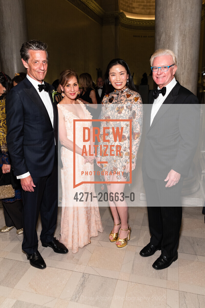 David Soward, Roxanne Soward, Ella Qing Hou, Sandy Miller, FAMSF hosts Guo Pei Black Tie Exhibition Opening Dinner, de Young. 50 Hiagewa Dr, April 13th, 2022, Photo #4271-20663-0 David Soward, Roxanne Soward, Ella Qing Hou, Sandy Miller, Photo #4271-20663-0