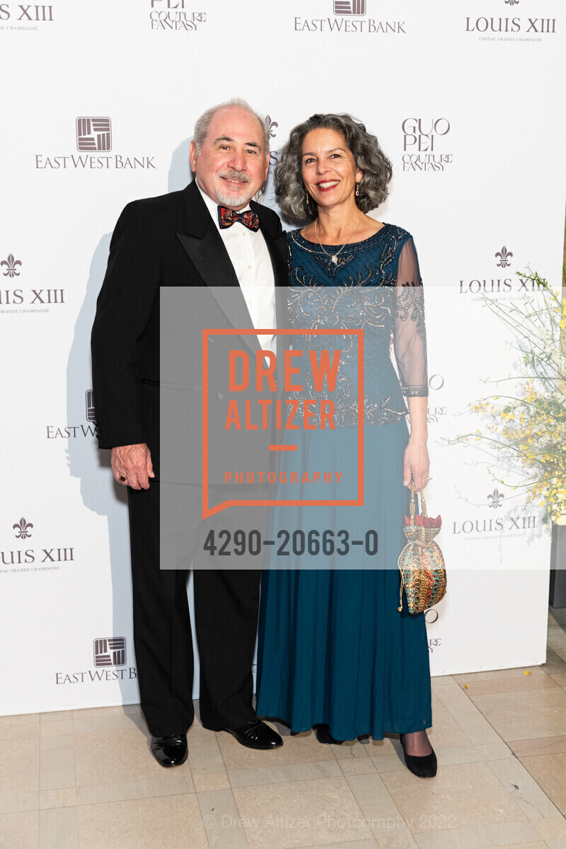 Steve Henderson, Monica Henderson, FAMSF hosts Guo Pei Black Tie Exhibition Opening Dinner, de Young. 50 Hiagewa Dr, April 13th, 2022, Photo #4290-20663-0 Steve Henderson, Monica Henderson, Photo #4290-20663-0