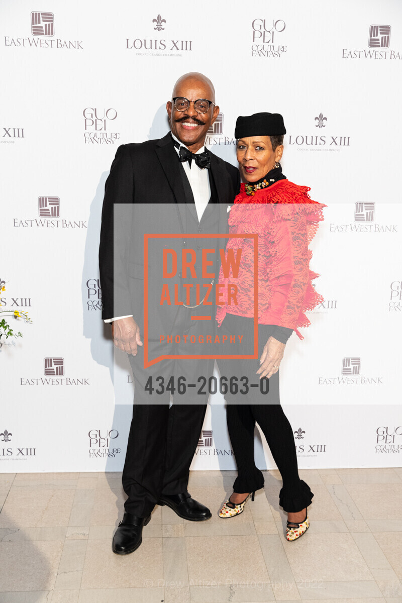 Robert Morris, Valerie Coleman Morris, FAMSF hosts Guo Pei Black Tie Exhibition Opening Dinner, de Young. 50 Hiagewa Dr, April 13th, 2022, Photo #4346-20663-0 Robert Morris, Valerie Coleman Morris, Photo #4346-20663-0