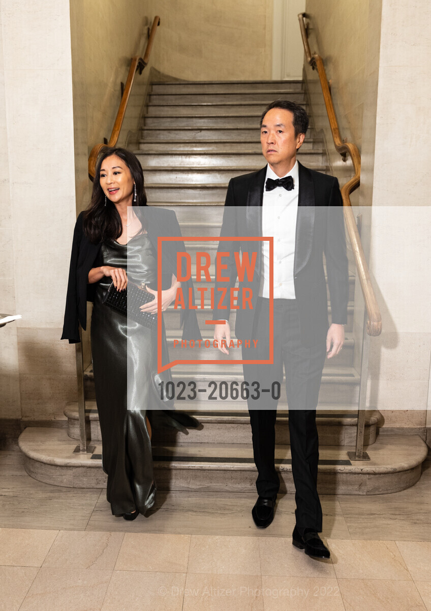 Grace Lee, Devin Chen, FAMSF hosts Guo Pei Black Tie Exhibition Opening Dinner, de Young. 50 Hiagewa Dr, April 13th, 2022, Photo #1023-20663-0 Grace Lee, Devin Chen, Photo #1023-20663-0