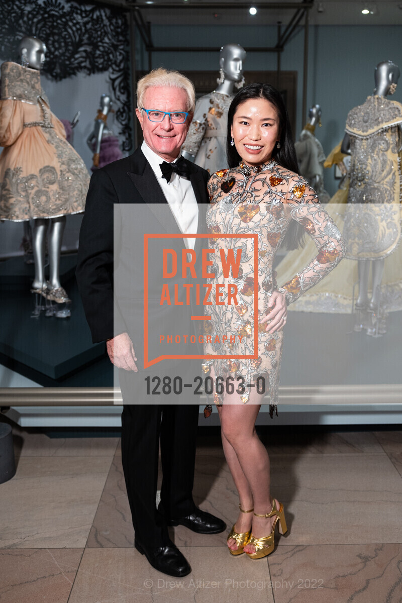 Sandy Miller, Ella Qing Hou, FAMSF hosts Guo Pei Black Tie Exhibition Opening Dinner, de Young. 50 Hiagewa Dr, April 13th, 2022, Photo #1280-20663-0 Sandy Miller, Ella Qing Hou, Photo #1280-20663-0