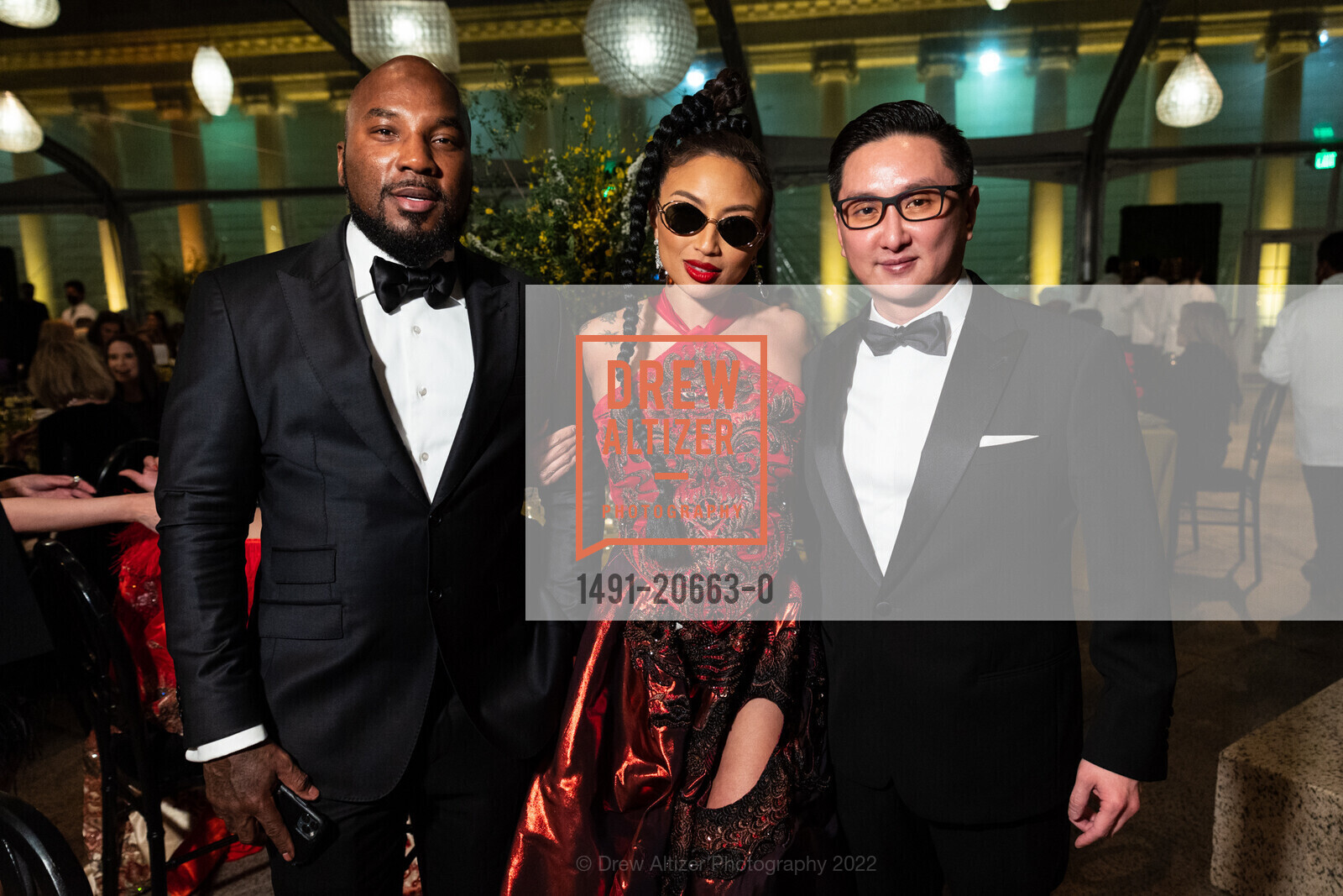 Jay Jenkins, Jeannie Mai Jenkins, Frank Cintamani, FAMSF hosts Guo Pei Black Tie Exhibition Opening Dinner, de Young. 50 Hiagewa Dr, April 13th, 2022, Photo #1491-20663-0 Jay Jenkins, Jeannie Mai Jenkins, Frank Cintamani, Photo #1491-20663-0
