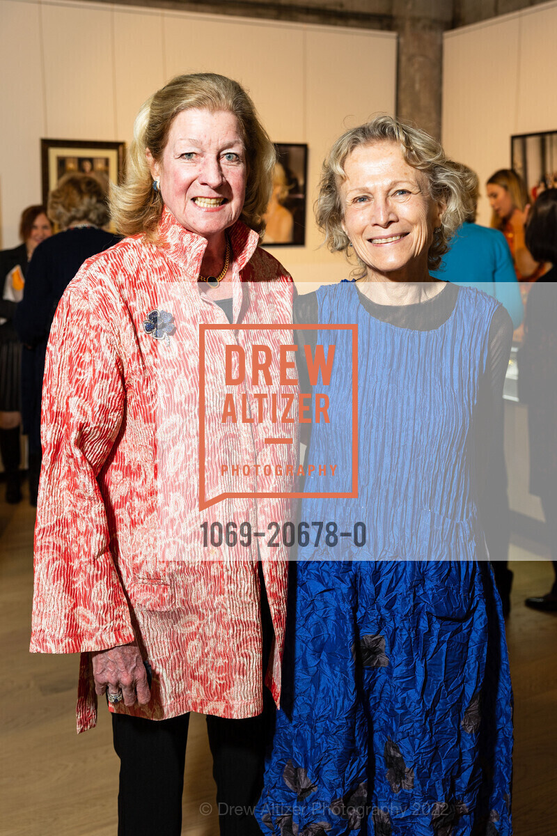 Laura King Pfaff, Dessa Goddard, A Preview of Jewelry from The Collection of George and Charlotte Shultz, 601 California Street. 601 California Street, April 19th, 2022, Photo #1069-20678-0 Laura King Pfaff, Dessa Goddard, Photo #1069-20678-0