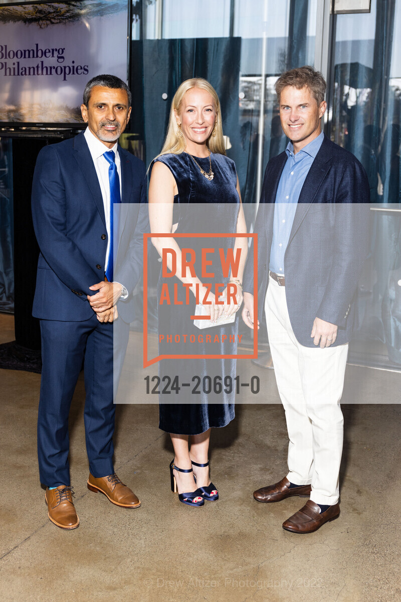 Luiz Rocha, Julia Hartz, Kevin Hartz, California Academy of Sciences BIG BANG | NEXT WAVE Gala, Academy of Sciences. 55 Music Concourse Dr, April 28th, 2022, Photo #1224-20691-0 Luiz Rocha, Julia Hartz, Kevin Hartz, Photo #1224-20691-0
