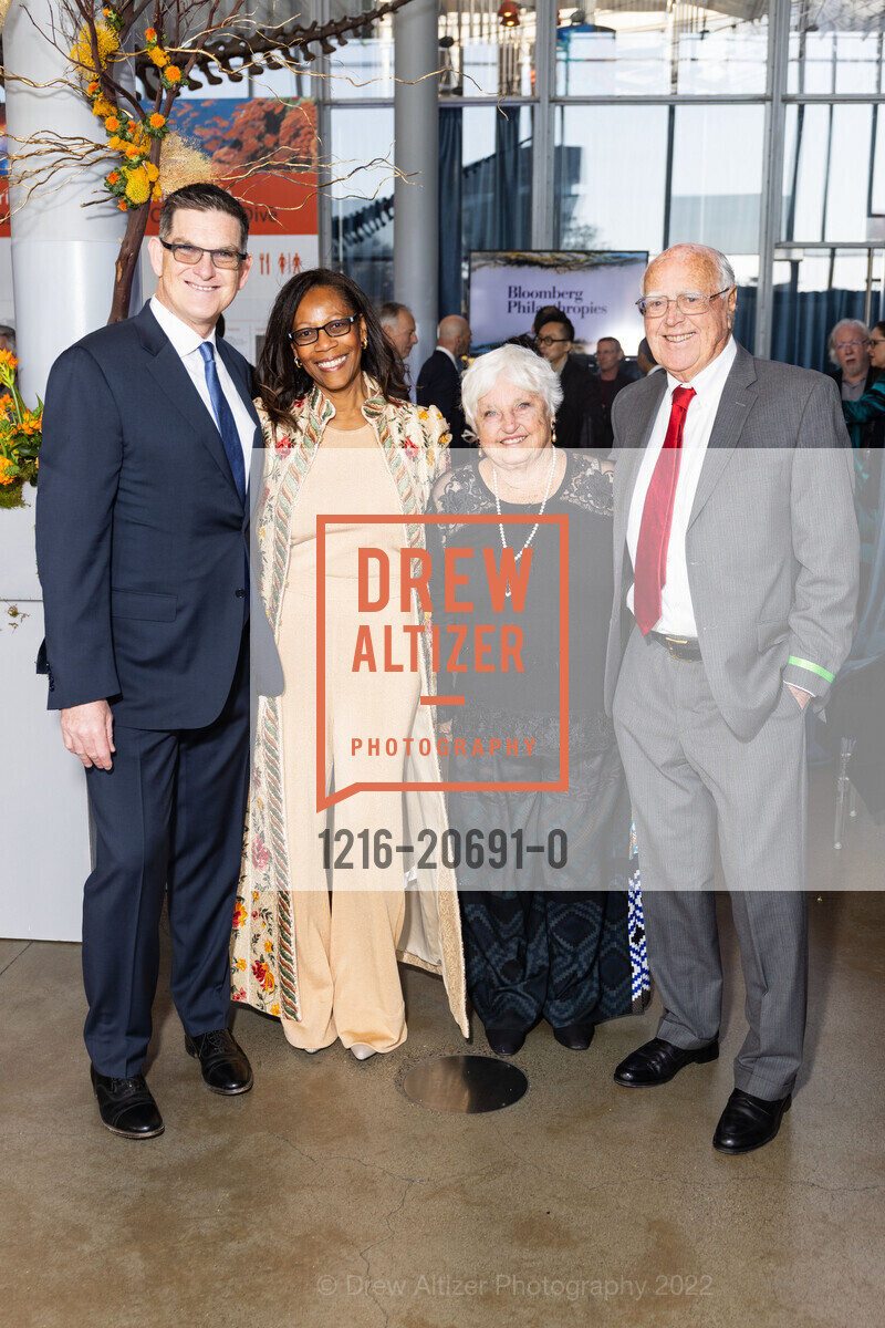Scott Sampson, Toni Simmons, Dottie King, Bob King, California Academy of Sciences BIG BANG | NEXT WAVE Gala, Academy of Sciences. 55 Music Concourse Dr, April 28th, 2022, Photo #1216-20691-0 Scott Sampson, Toni Simmons, Dottie King, Bob King, Photo #1216-20691-0