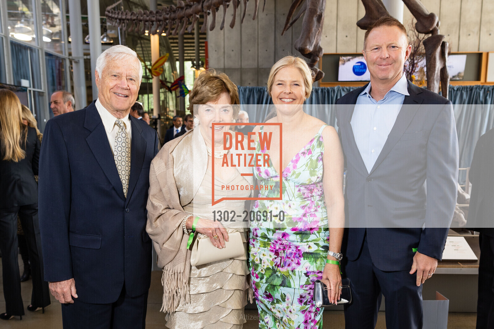 Barry Goss, Norris Goss, Virginia Tusher, Greg Tusher, California Academy of Sciences BIG BANG | NEXT WAVE Gala, Academy of Sciences. 55 Music Concourse Dr, April 28th, 2022, Photo #1302-20691-0 Barry Goss, Norris Goss, Virginia Tusher, Greg Tusher, Photo #1302-20691-0