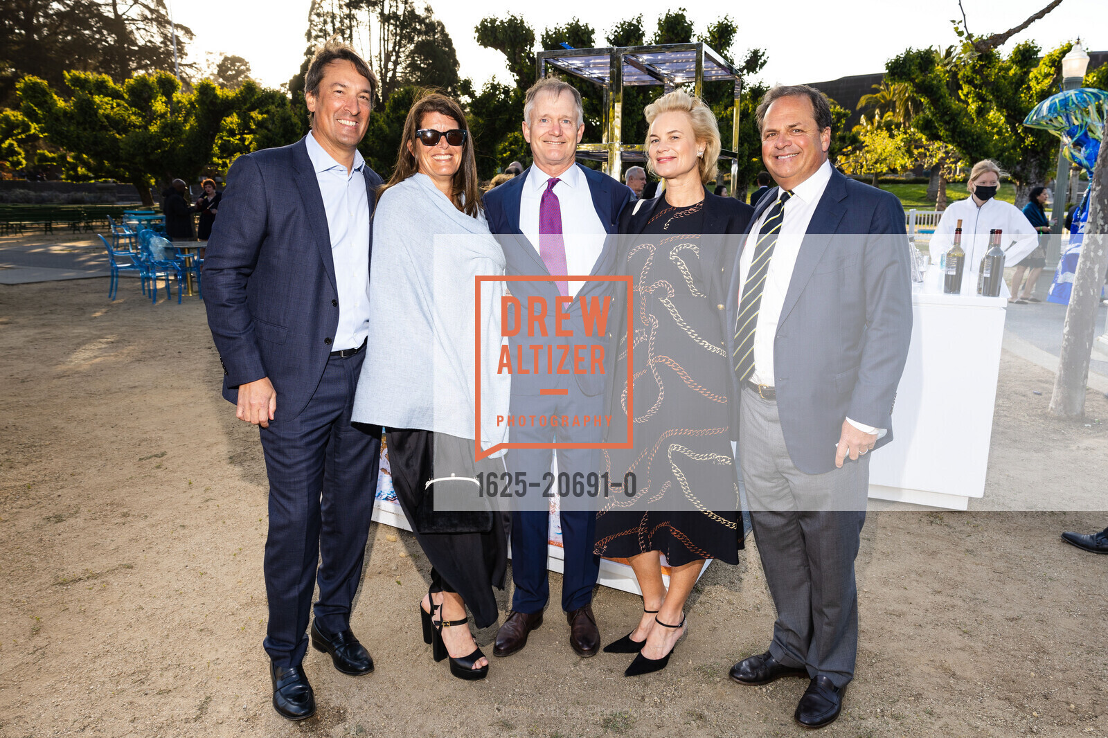Dan Janney, Noelle Montgomery, Teddy Williams, Nellie Hudson, Will Hudson, California Academy of Sciences BIG BANG | NEXT WAVE Gala, Academy of Sciences. 55 Music Concourse Dr, Photo #1625-20691-0 Dan Janney, Noelle Montgomery, Teddy Williams, Nellie Hudson, Will Hudson, Photo #1625-20691-0