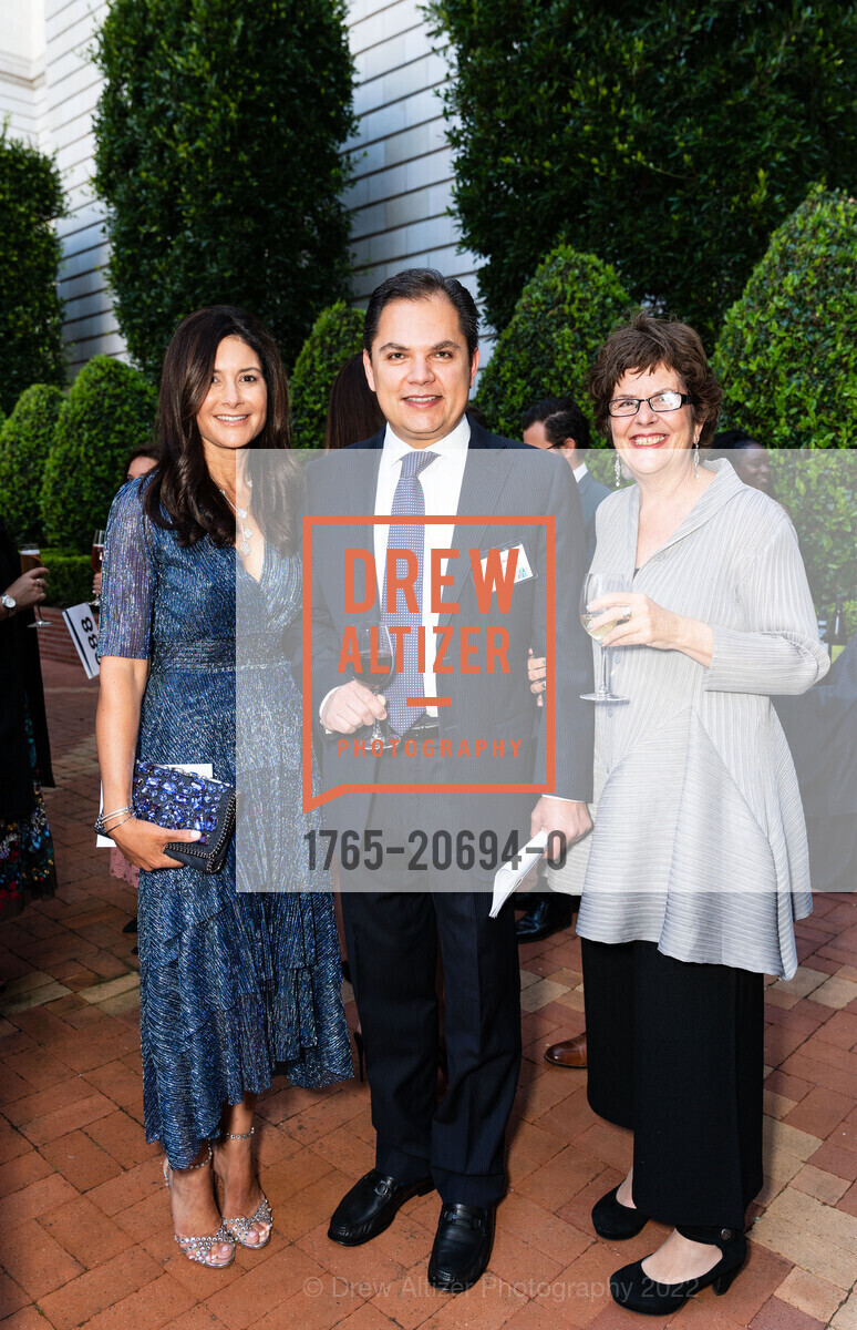 Lisa Pearson, Erwin Mock, Kate Durnham, SFCASA Fostering Change Gala 2022: These Are Our Kids, The Ritz-Carlton, San Francisco. 600 Stockton St, April 29th, 2022, Photo #1765-20694-0 Lisa Pearson, Erwin Mock, Kate Durnham, Photo #1765-20694-0