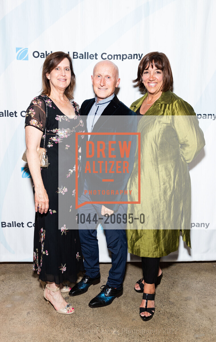 Roz Perazzo, Graham Lustig, Terry Piper, Oakland Ballet Company's LEGACY GALA, Oakland Ballet. 252 2nd St, April 30th, 2022, Photo #1044-20695-0 Roz Perazzo, Graham Lustig, Terry Piper, Photo #1044-20695-0