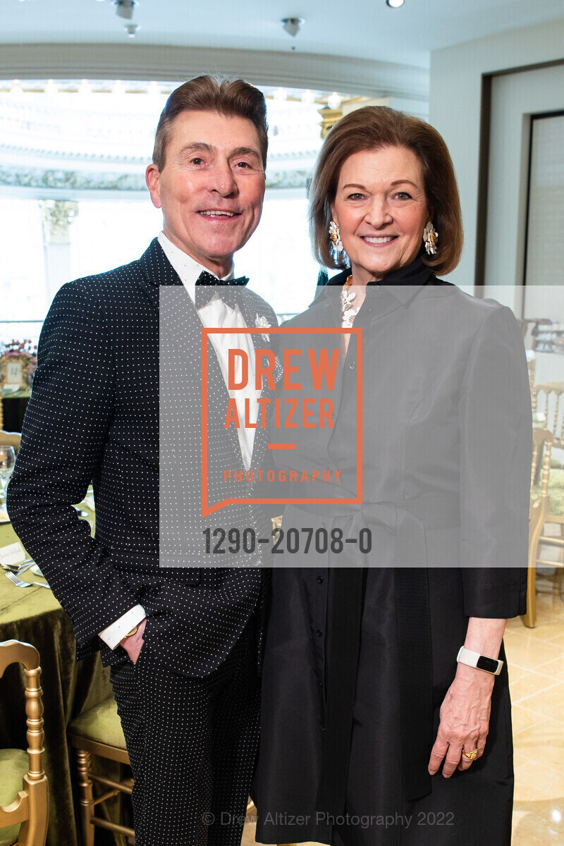 Robert Beadle, Susan Malott, SF Opera Guild and Neiman Marcus San Francisco Present Carolina Herrera w/Special Appearance by Creative Director Wes Gordon, Neiman Marcus. 150 Stockton, May 11th, 2022, Photo #1290-20708-0 Robert Beadle, Susan Malott, Photo #1290-20708-0