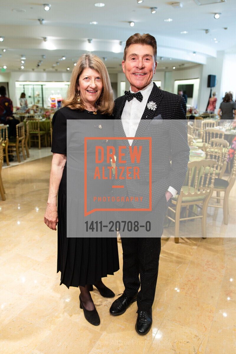 Emely Weissman, Robert Beadle, SF Opera Guild and Neiman Marcus San Francisco Present Carolina Herrera w/Special Appearance by Creative Director Wes Gordon, Neiman Marcus. 150 Stockton, May 11th, 2022, Photo #1411-20708-0 Emely Weissman, Robert Beadle, Photo #1411-20708-0