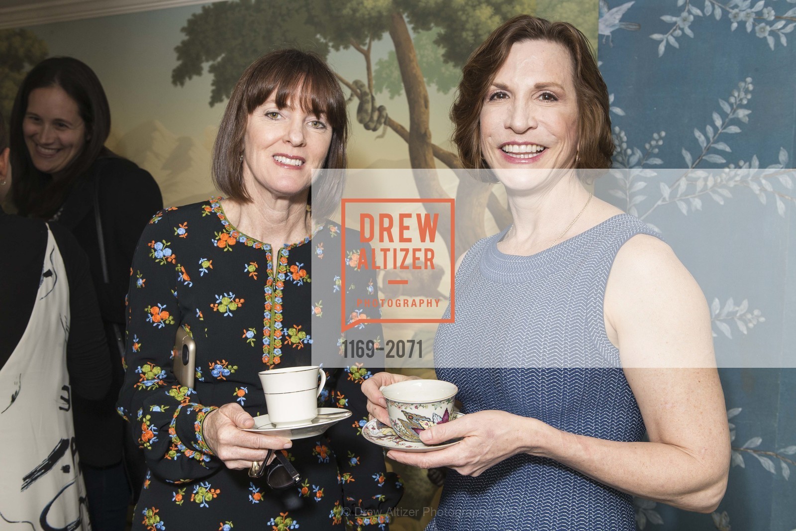 Allison Speer, Maria Quiros, De Gournay Tea with Jonathan Rachman + Chairish, de Gournay. 3681A Sacramento St. San Francisco, California 94118, April 26th, 2017, Photo #1169-2071 Allison Speer, Maria Quiros, Photo #1169-2071