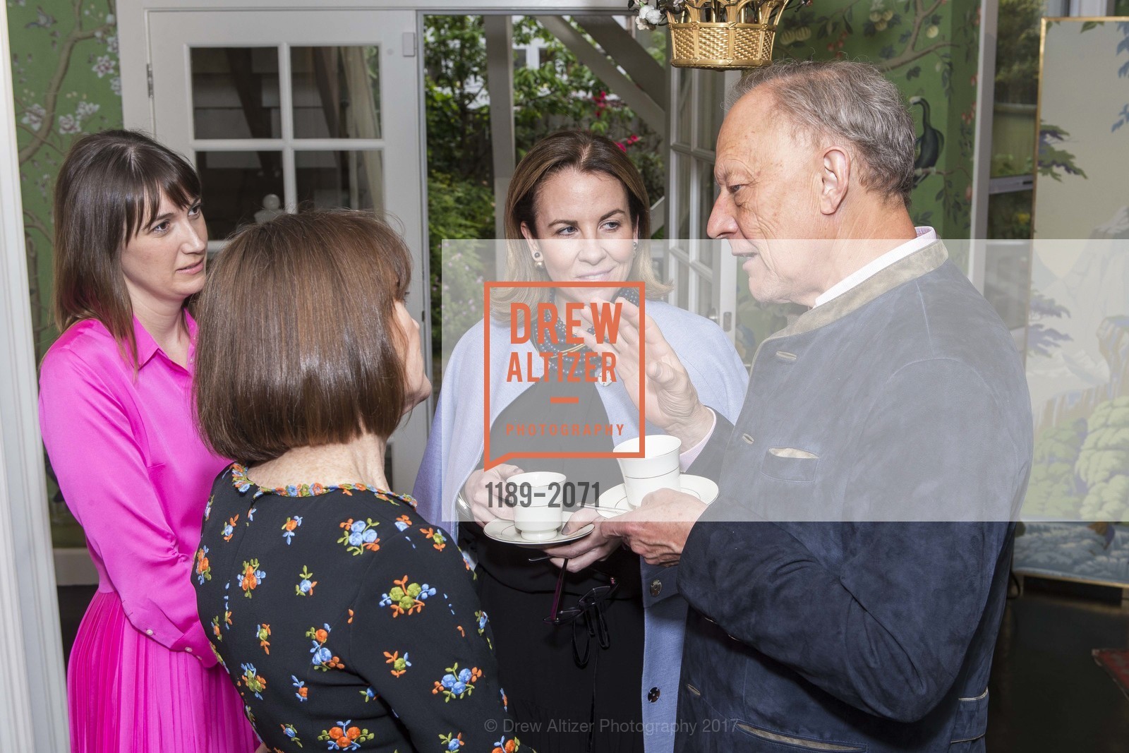 Megan Evans, Liv James, Claud Cecil Gurney, De Gournay Tea with Jonathan Rachman + Chairish, de Gournay. 3681A Sacramento St. San Francisco, California 94118, April 26th, 2017, Photo #1189-2071 Megan Evans, Liv James, Claud Cecil Gurney, Photo #1189-2071