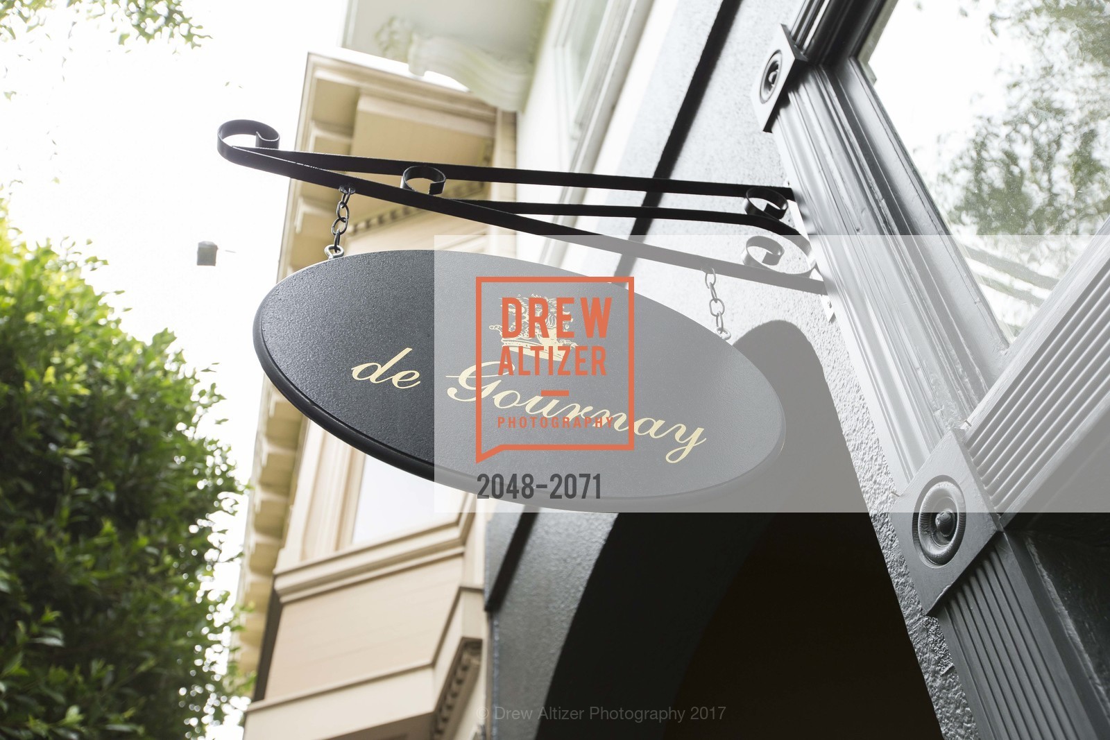 Atmosphere, De Gournay Tea with Jonathan Rachman + Chairish, de Gournay. 3681A Sacramento St. San Francisco, California 94118, April 26th, 2017, Photo #2048-2071 Atmosphere, Photo #2048-2071