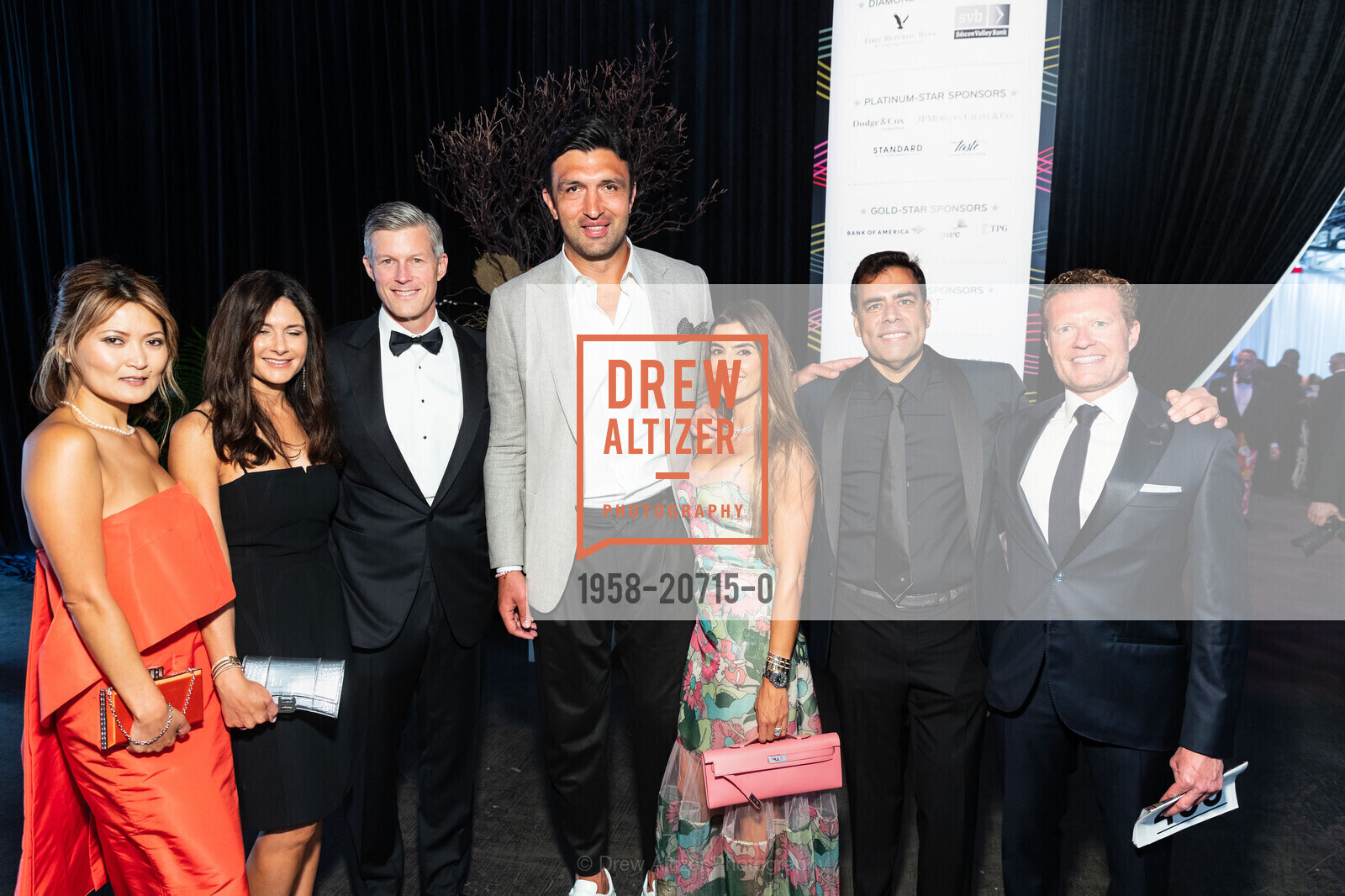 Dulo Batsuh, Lisa Pearson, Travis Pearson, Zaza Pachulia, Pantea Grover, Vishal Grover, David Trujillo, Star Chefs and Vintners Gala 2022 Meals on Wheels San Francisco, Fort Mason Festival Pavillion, Photo #1958-20715-0 Dulo Batsuh, Lisa Pearson, Travis Pearson, Zaza Pachulia, Pantea Grover, Vishal Grover, David Trujillo, Photo #1958-20715-0