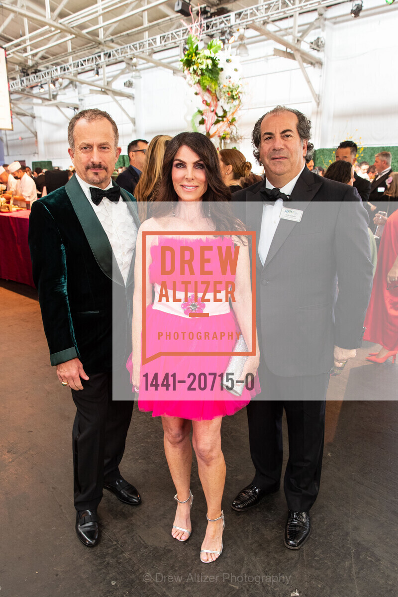 Jorge Maumer, Lisa Zabelle, Todd Zabelle, Star Chefs and Vintners Gala 2022 Meals on Wheels San Francisco, Fort Mason Festival Pavillion, Photo #1441-20715-0 Jorge Maumer, Lisa Zabelle, Todd Zabelle, Photo #1441-20715-0