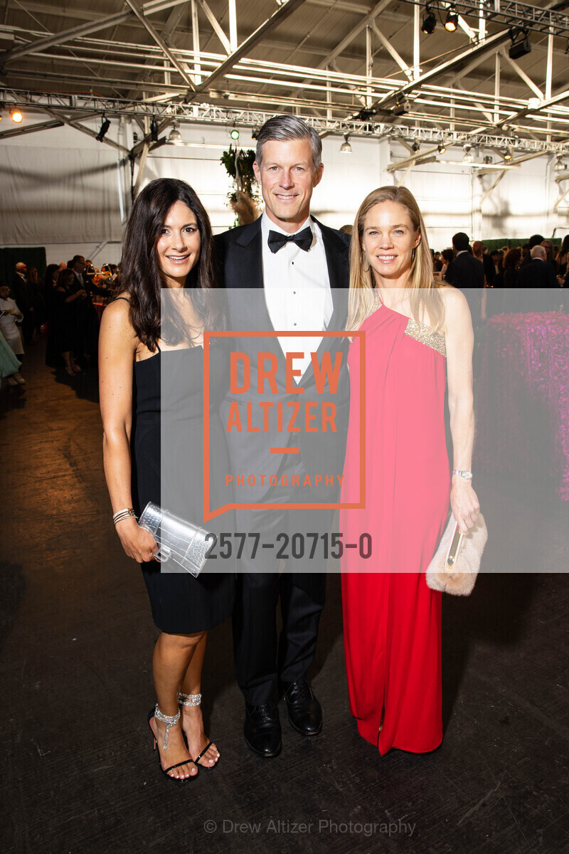 Lisa Pearson, Travis Pearson, Allison Bhusri, Star Chefs and Vintners Gala 2022 Meals on Wheels San Francisco, Fort Mason Festival Pavillion, Photo #2577-20715-0 Lisa Pearson, Travis Pearson, Allison Bhusri, Photo #2577-20715-0