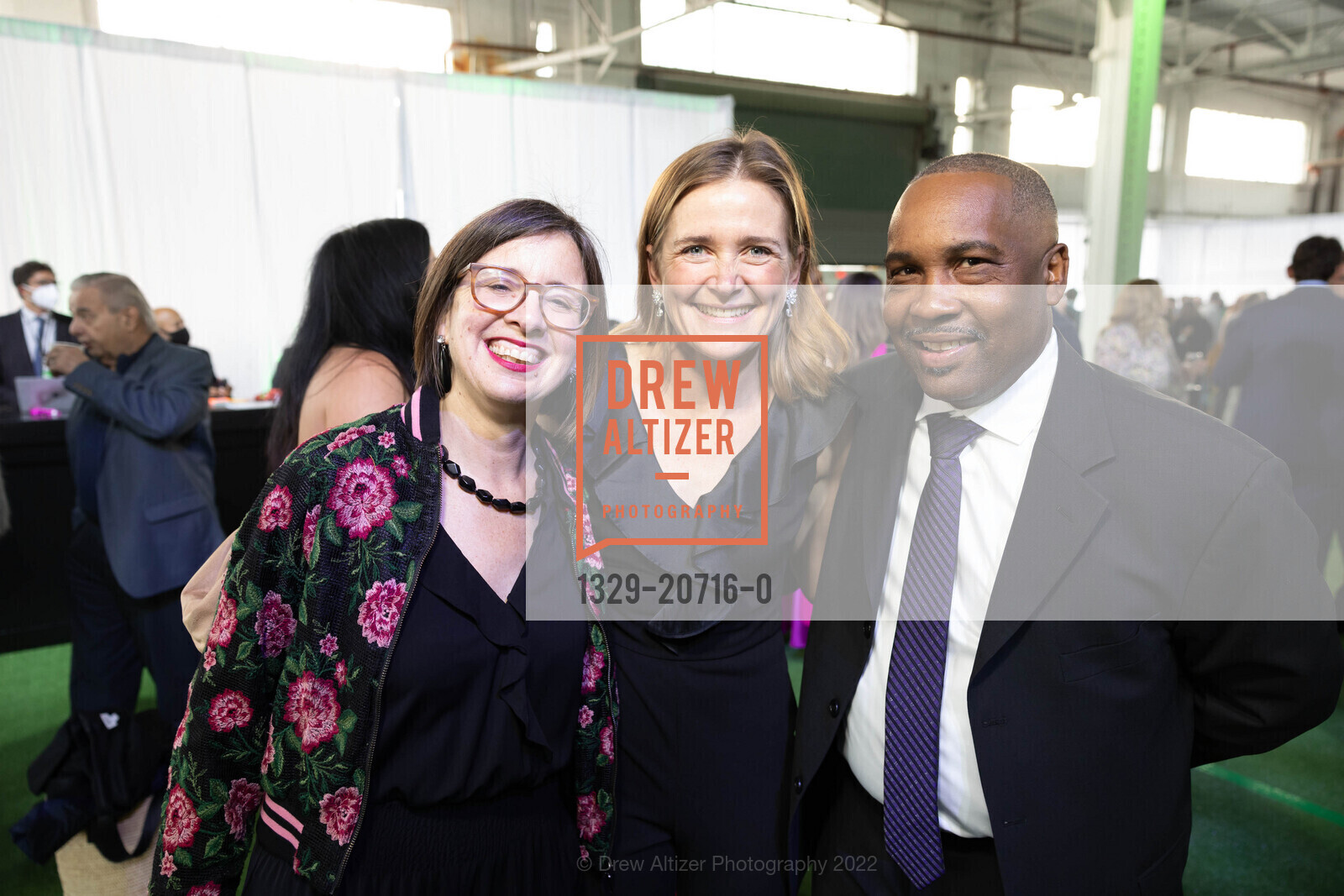 Liz Givens, Rebecca Foster, Sam Cobbs, Tipping Point Benefit 2022, San Francisco. San Francisco, May 12th, 2022, Photo #1329-20716-0 Liz Givens, Rebecca Foster, Sam Cobbs, Photo #1329-20716-0