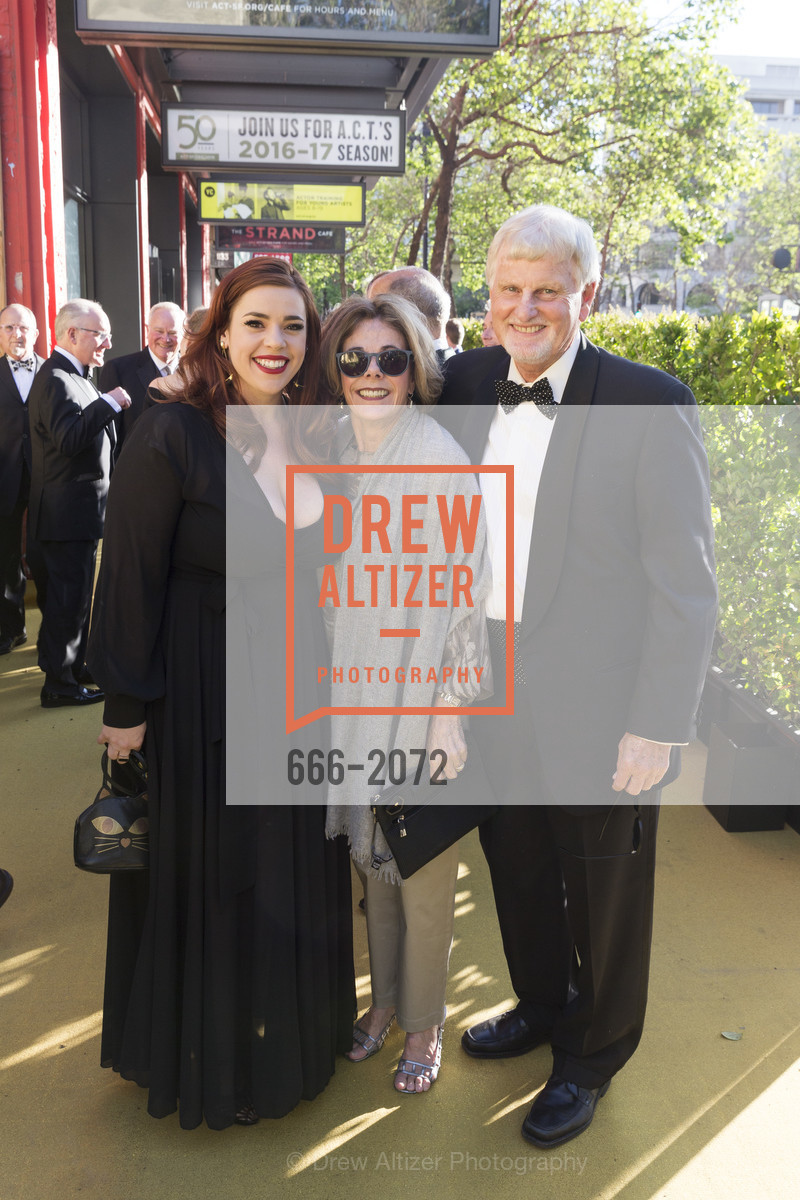 Alysha Umphress, Dianne Hoge, Ron Hoge, Photo #666-2072