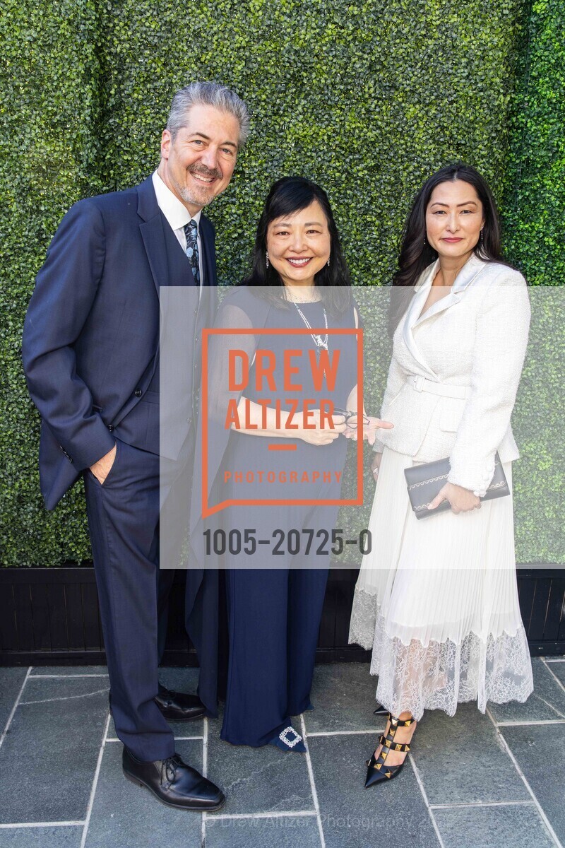 Philip Lawson, Julia Zhen, Anna Yuan, LINES Ballet Gala 2022, 700 Howard Street, May 14th, 2022, Photo #1005-20725-0 Philip Lawson, Julia Zhen, Anna Yuan, Photo #1005-20725-0