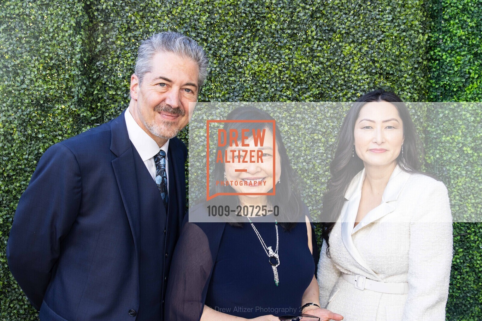 Philip Lawson, Julia Zhen, Anna Yuan, LINES Ballet Gala 2022, 700 Howard Street, May 14th, 2022, Photo #1009-20725-0 Philip Lawson, Julia Zhen, Anna Yuan, Photo #1009-20725-0