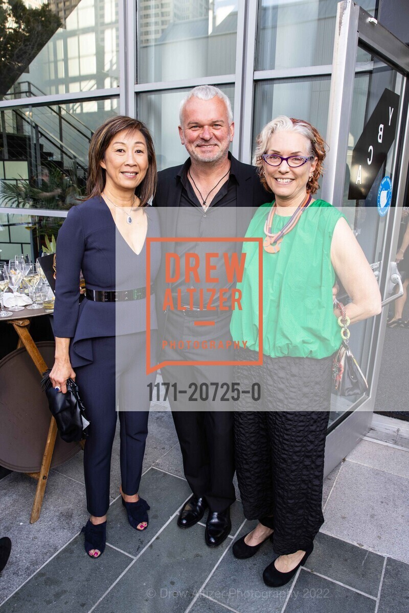 Lucia Choi-Dalton, Wilhelm Oehl, Julie Armistead, LINES Ballet Gala 2022, 700 Howard Street, May 14th, 2022, Photo #1171-20725-0 Lucia Choi-Dalton, Wilhelm Oehl, Julie Armistead, Photo #1171-20725-0