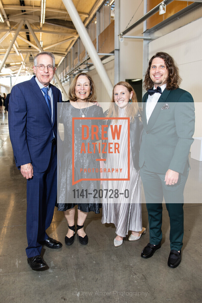 Gene Schnair, Abby Schnair, Erin Schnair, Evan Schnair, California College of the Arts Gala, California College of the Arts. 1111 8th St, Photo #1141-20728-0 Gene Schnair, Abby Schnair, Erin Schnair, Evan Schnair, Photo #1141-20728-0