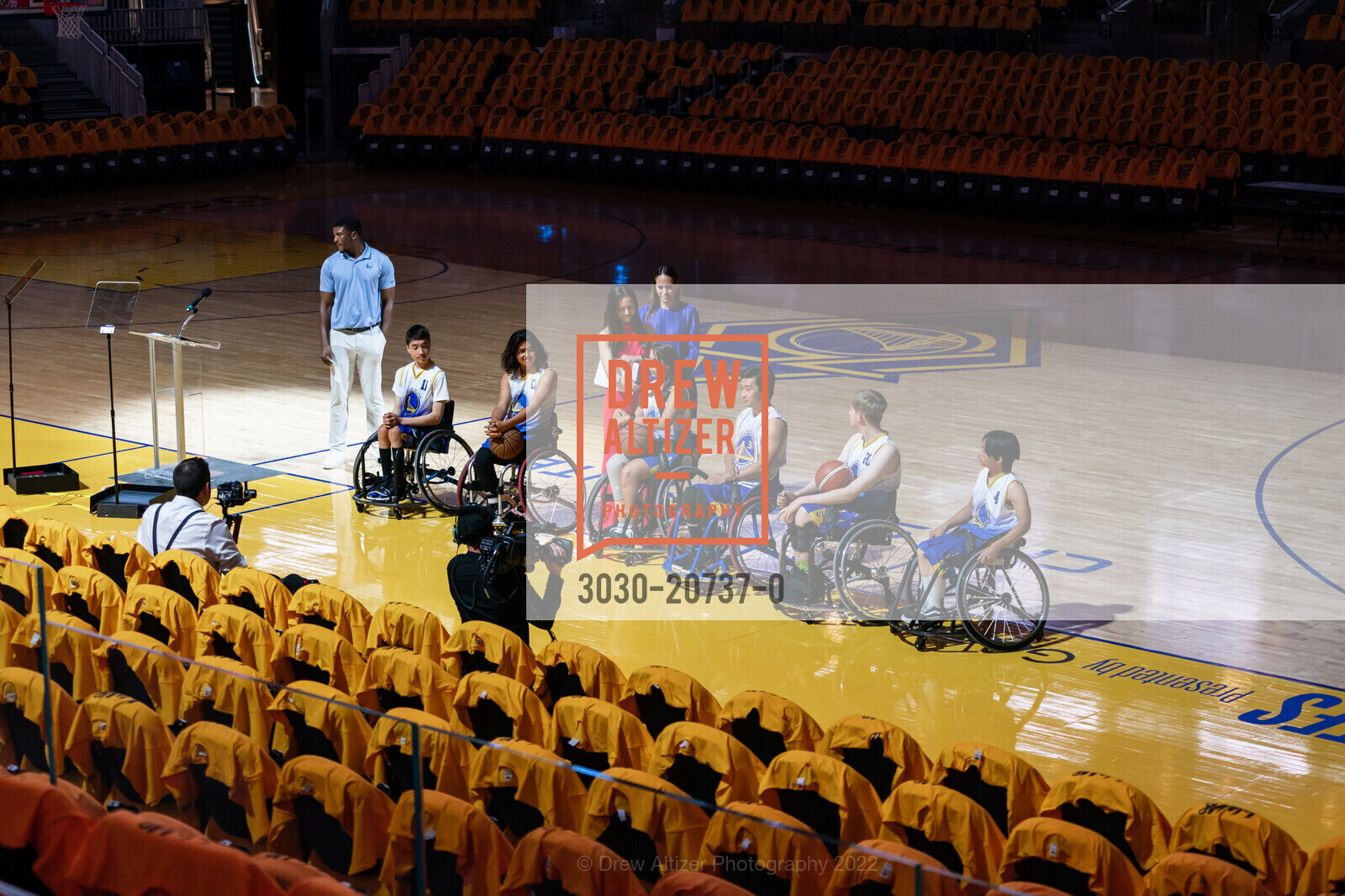 Kelenna Azubuike, Therese Vinal, Laura Britt, Thomas Giovanola, Ella Rodriguez, Brandon Louie, Braulio Noriega, Kevin Watkins, Alpha Wong, Celebration of Heart - Challenged Athletes Foundation 2022, Chase Center, May 19th, 2022, Photo #3030-20737-0 Kelenna Azubuike, Therese Vinal, Laura Britt, Thomas Giovanola, Ella Rodriguez, Brandon Louie, Braulio Noriega, Kevin Watkins, Alpha Wong, Photo #3030-20737-0