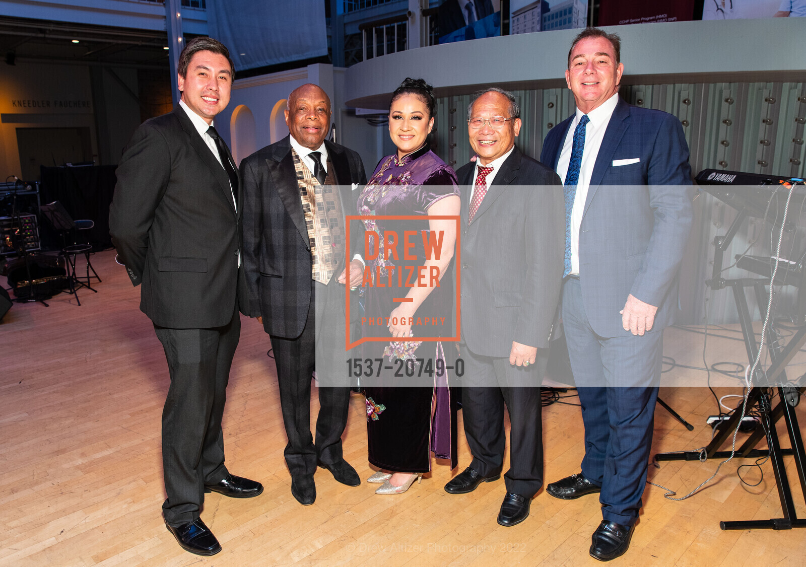 Willie Brown, Sylvia Munguia-Pittman, Robert Chiang, Marc Corsi, Chinese Hospital 123rd Anniversay Celebration, San Francisco Design Center Galleria. 101 Henry Adams St, June 2nd, 2022, Photo #1537-20749-0 Willie Brown, Sylvia Munguia-Pittman, Robert Chiang, Marc Corsi, Photo #1537-20749-0