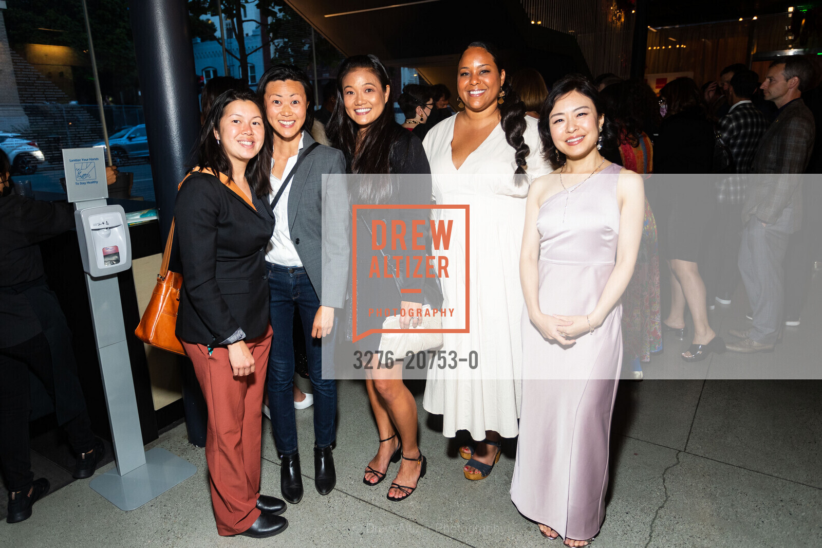Jennifer Win, Tracy Zhu, Cheri Souza, Malila Becton-Consuegra, Momoko Okumura, SFJAZZ Gala Celebrating Wynton Marsalis, SFJAZZ Center. 201 Franklin Street, June 4th, 2022, Photo #3276-20753-0 Jennifer Win, Tracy Zhu, Cheri Souza, Malila Becton-Consuegra, Momoko Okumura, Photo #3276-20753-0