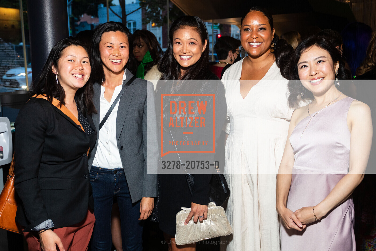 Jennifer Win, Tracy Zhu, Cheri Souza, Malila Becton-Consuegra, Momoko Okumura, SFJAZZ Gala Celebrating Wynton Marsalis, SFJAZZ Center. 201 Franklin Street, June 4th, 2022, Photo #3278-20753-0 Jennifer Win, Tracy Zhu, Cheri Souza, Malila Becton-Consuegra, Momoko Okumura, Photo #3278-20753-0