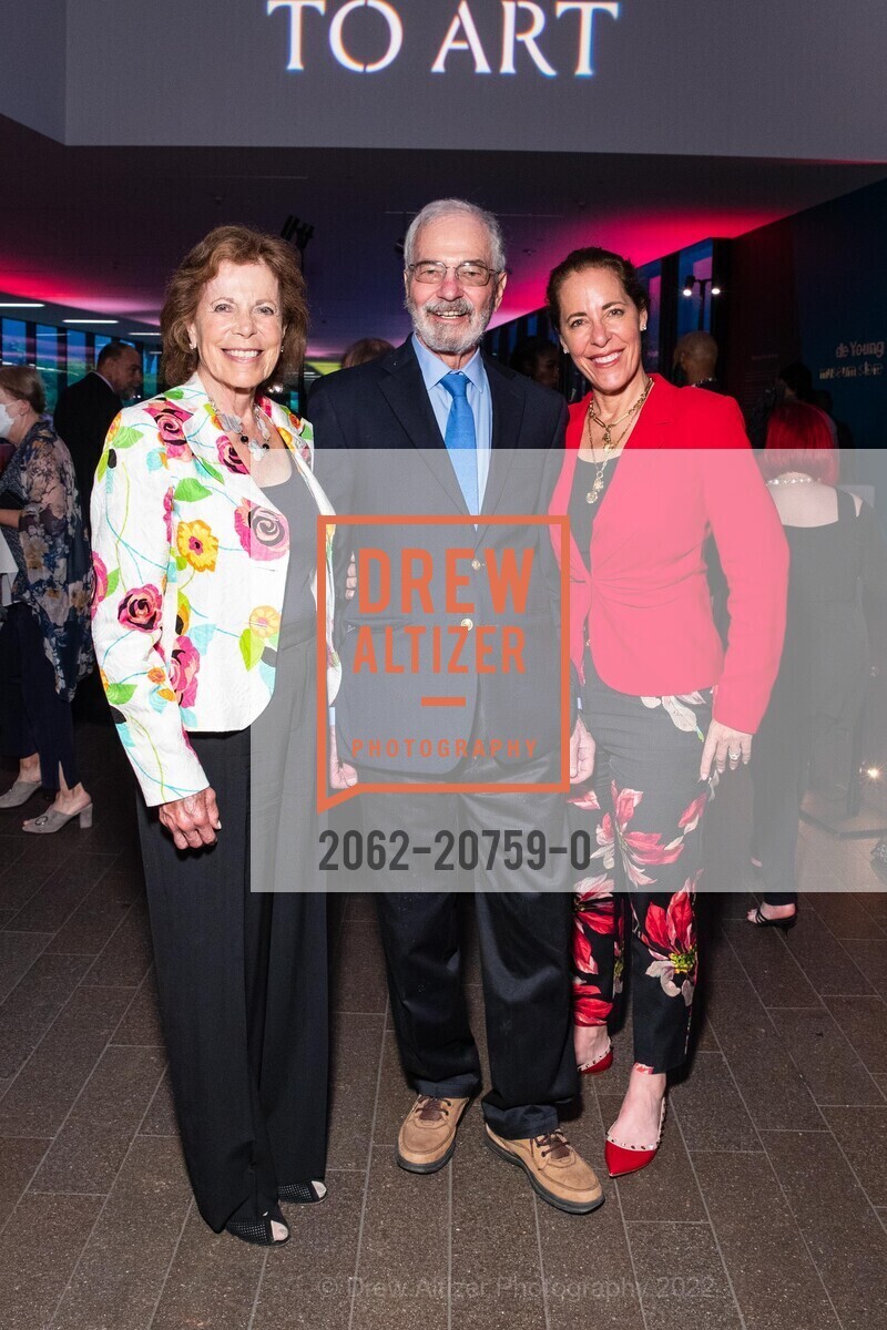 Kaye Hiatt, Stuart Carlin, Courtney Della Cava, FAMSF Bouquets to Art Opening Night, de Young Museum. 50 Hagiwara Tea Garden Dr, June 6th, 2022, Photo #2062-20759-0 Kaye Hiatt, Stuart Carlin, Courtney Della Cava, Photo #2062-20759-0