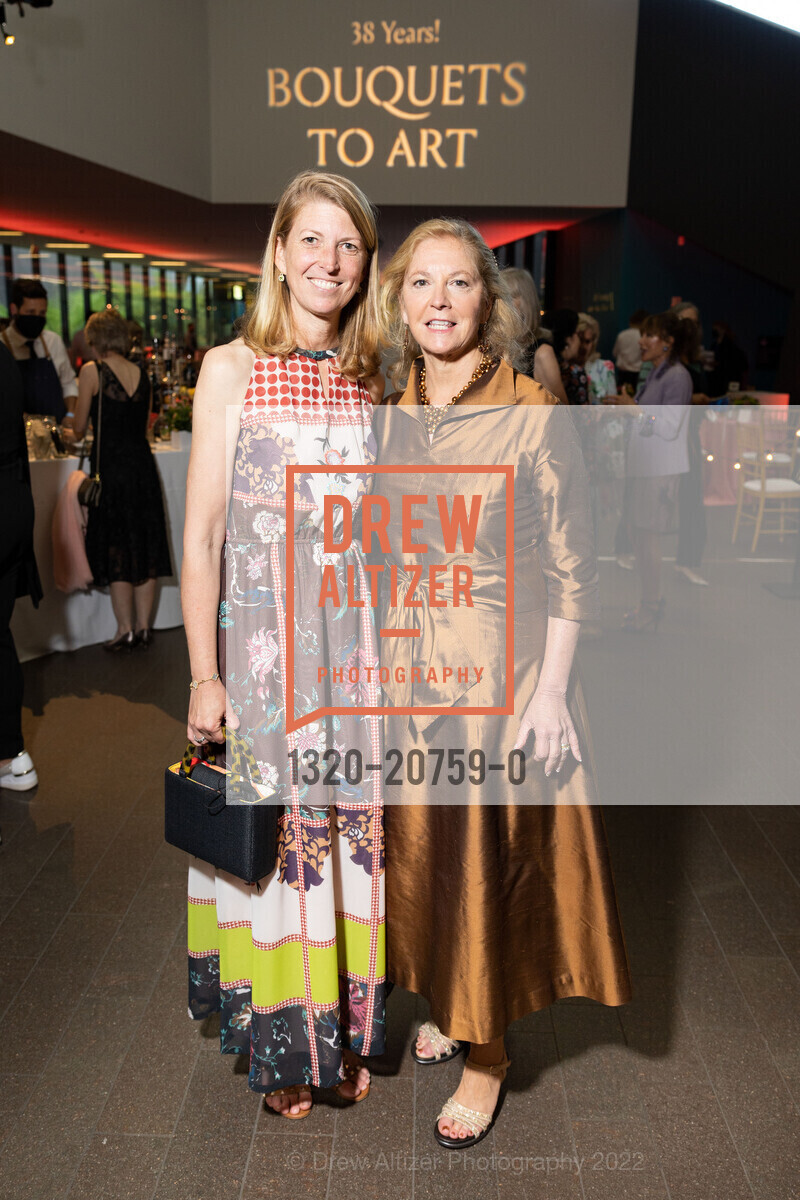 Nina Ward, Patty McCrary, FAMSF Bouquets to Art Opening Night, de Young Museum. 50 Hagiwara Tea Garden Dr, June 6th, 2022, Photo #1320-20759-0 Nina Ward, Patty McCrary, Photo #1320-20759-0