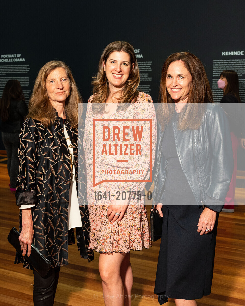 Laura Nagle, Lisa Pratz, Carolyn Pastel, FAMSF Obama Portraits Tour Opening Reception, de Young Museum. 50 Hagiwara Tea Garden Dr, Photo #1641-20775-0 Laura Nagle, Lisa Pratz, Carolyn Pastel, Photo #1641-20775-0