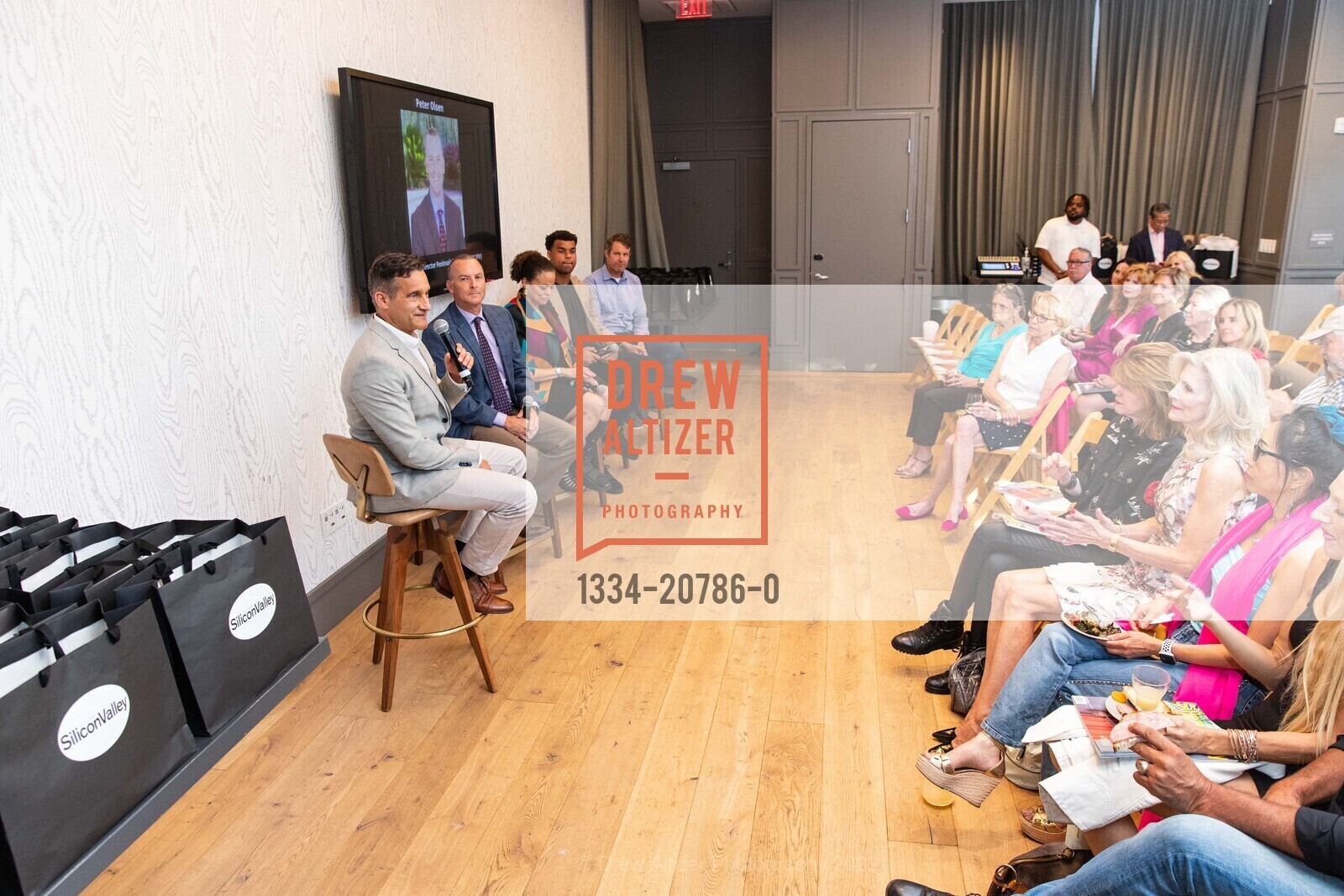 Michael McCarthy, Peter Olson, Nicole Taylor, Arik Armistead, John Carlton, The Silicon Valley Magazine Innovation Summit: The Art Of Philanthropy, The Park Hotel. 1400 El Camino Real, June 28th, 2022, Photo #1334-20786-0 Michael McCarthy, Peter Olson, Nicole Taylor, Arik Armistead, John Carlton, Photo #1334-20786-0