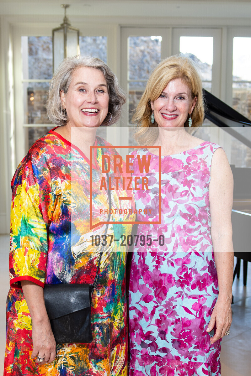 Lissa Gibbs, Karen Walker, The Founder's Dinner in support of Festival Napa Valley 2022, Private Residence. Private Residence, July 14th, 2022, Photo #1037-20795-0 Lissa Gibbs, Karen Walker, Photo #1037-20795-0