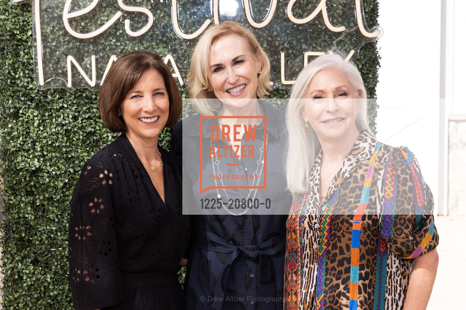 Kellie Abreu, Susan King, Leslie Gibin, Arts for All Gala at Festival Napa Valley featuring Trisha Yearwood, Nickel + Nickel, July 17th, 2022, Photo #1225-20800-0 Kellie Abreu, Susan King, Leslie Gibin, Photo #1225-20800-0