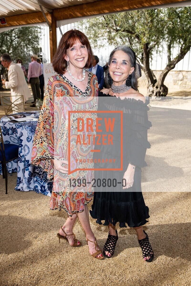 Margot Hirsch, Julie Coplon, Arts for All Gala at Festival Napa Valley featuring Trisha Yearwood, Nickel + Nickel, July 17th, 2022, Photo #1399-20800-0 Margot Hirsch, Julie Coplon, Photo #1399-20800-0