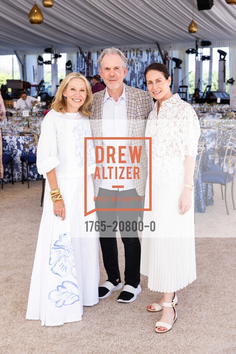 Cindy Rachofsky, Thomas Keller, Laura Cunningham, Arts for All Gala at Festival Napa Valley featuring Trisha Yearwood, Nickel + Nickel, July 17th, 2022, Photo #1765-20800-0 Cindy Rachofsky, Thomas Keller, Laura Cunningham, Photo #1765-20800-0