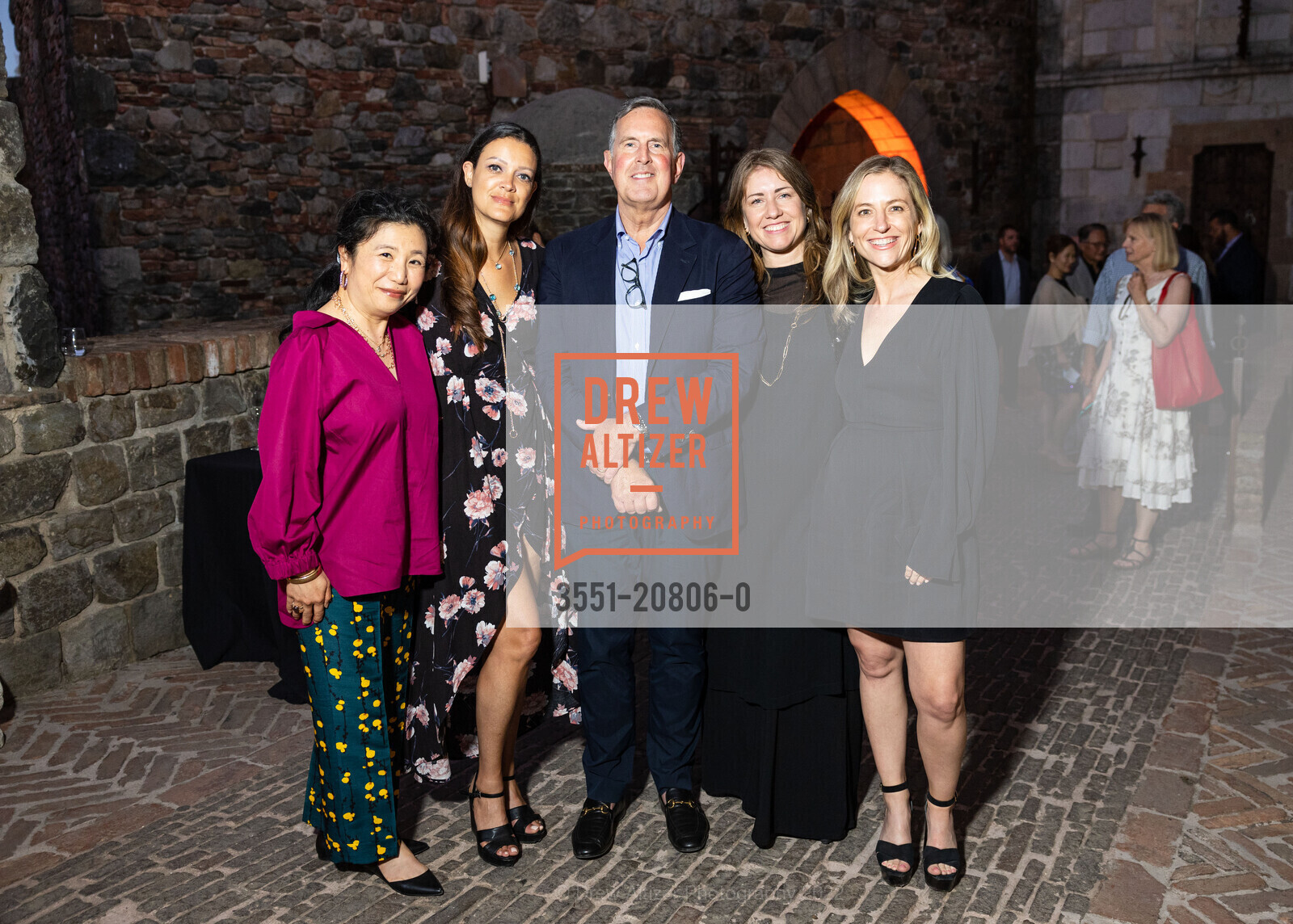 Miki Takihana, Alayna Crenshaw, Ken Moore, Katarina Socco, Sarah Kirschberg, Manetti Shrem Opera: Gaetano Donizetti's L'elisir d'amore, Napa Valley, July 22nd, 2022, Photo #3551-20806-0 Miki Takihana, Alayna Crenshaw, Ken Moore, Katarina Socco, Sarah Kirschberg, Photo #3551-20806-0