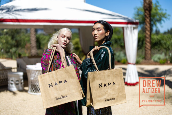 Live bag painting at Neiman Marcus Beauty event — Fashion and