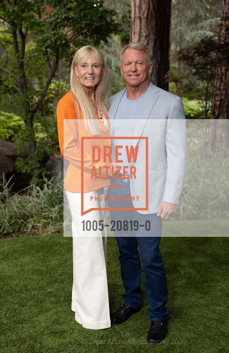 Elise Norman, Roger Norman, League To Save Lake Tahoe Cocktail, Private Residence, August 5th, 2022, Photo #1005-20819-0 Elise Norman, Roger Norman, Photo #1005-20819-0