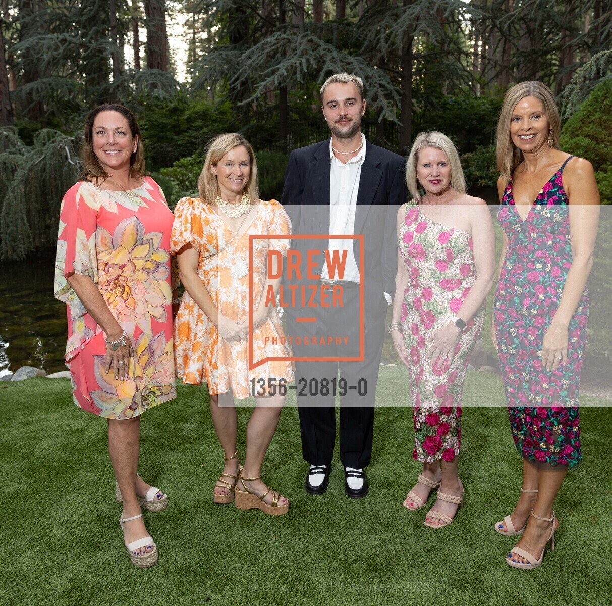 Sterrin Bird, Sarah Thayer, Tyler Alt, Char O'Donnell, Julie Barich, League To Save Lake Tahoe Cocktail, Private Residence, August 5th, 2022, Photo #1356-20819-0 Sterrin Bird, Sarah Thayer, Tyler Alt, Char O'Donnell, Julie Barich, Photo #1356-20819-0