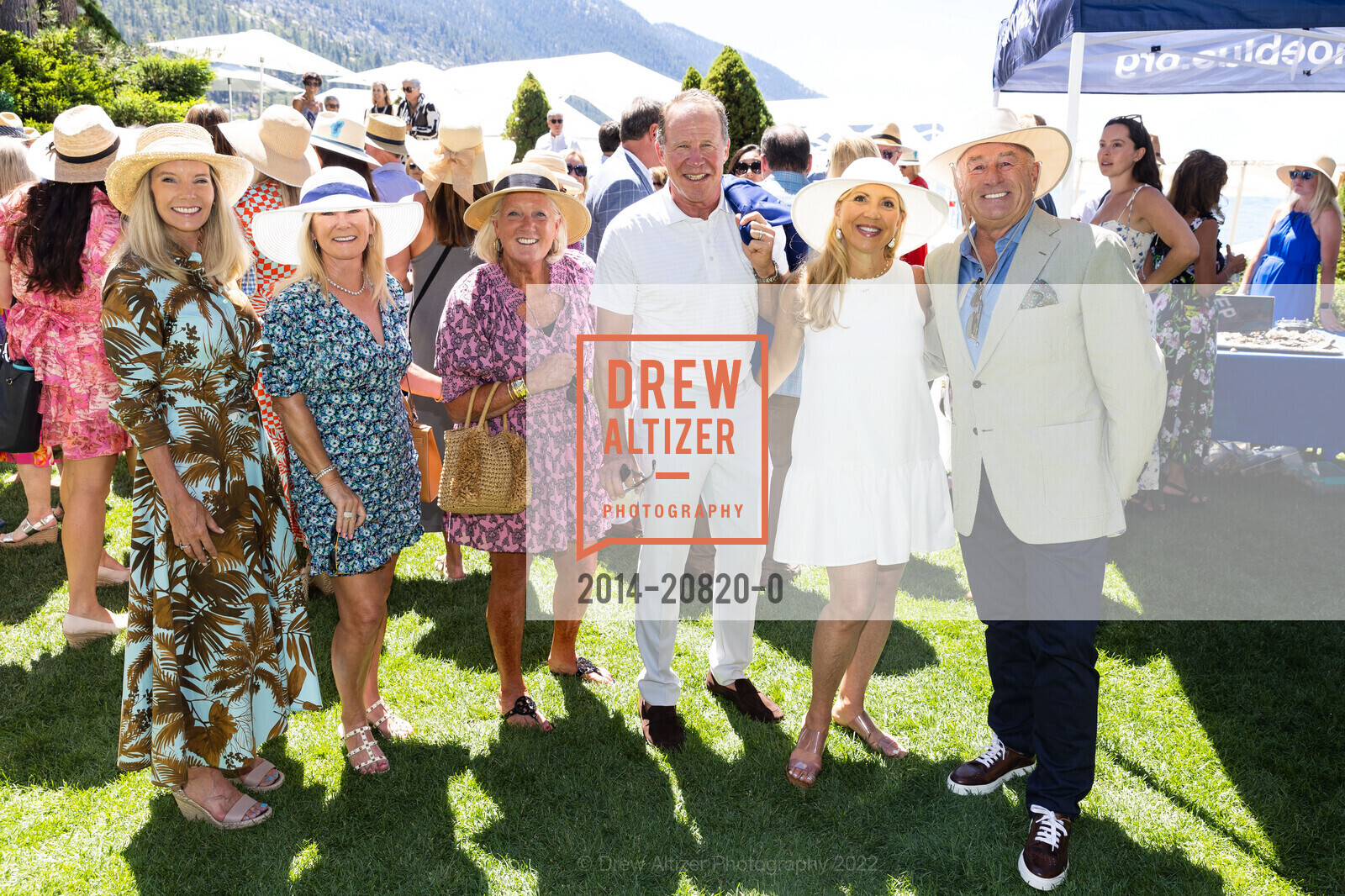 Laura Fenger, Brodie Hudspith, Barbie Wittner, Randy Begany, Cynthia Bigany, Neil Hudspith, Saks Fifth Avenue x Oscar De La Renta fashion show Benefitting The League to Save Lake Tahoe, Lake Tahoe, August 6th, 2022, Photo #2014-20820-0 Laura Fenger, Brodie Hudspith, Barbie Wittner, Randy Begany, Cynthia Bigany, Neil Hudspith, Photo #2014-20820-0