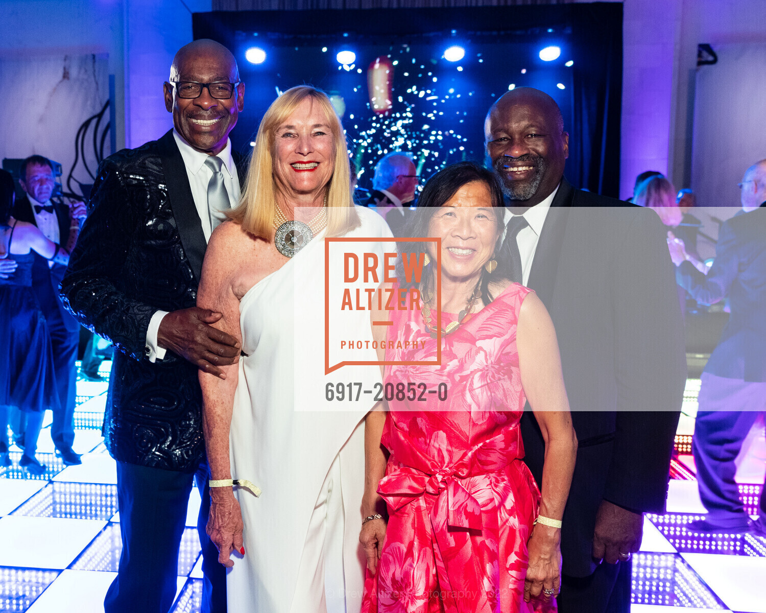 Eddie Whitehead, Lynn Whitehead, Melinda Yee Franklin, Dennis Franklin, San Francisco Opera The Centennial Celebration, San Francisco Opera, September 9th, 2022, Photo #6917-20852-0 Eddie Whitehead, Lynn Whitehead, Melinda Yee Franklin, Dennis Franklin, Photo #6917-20852-0