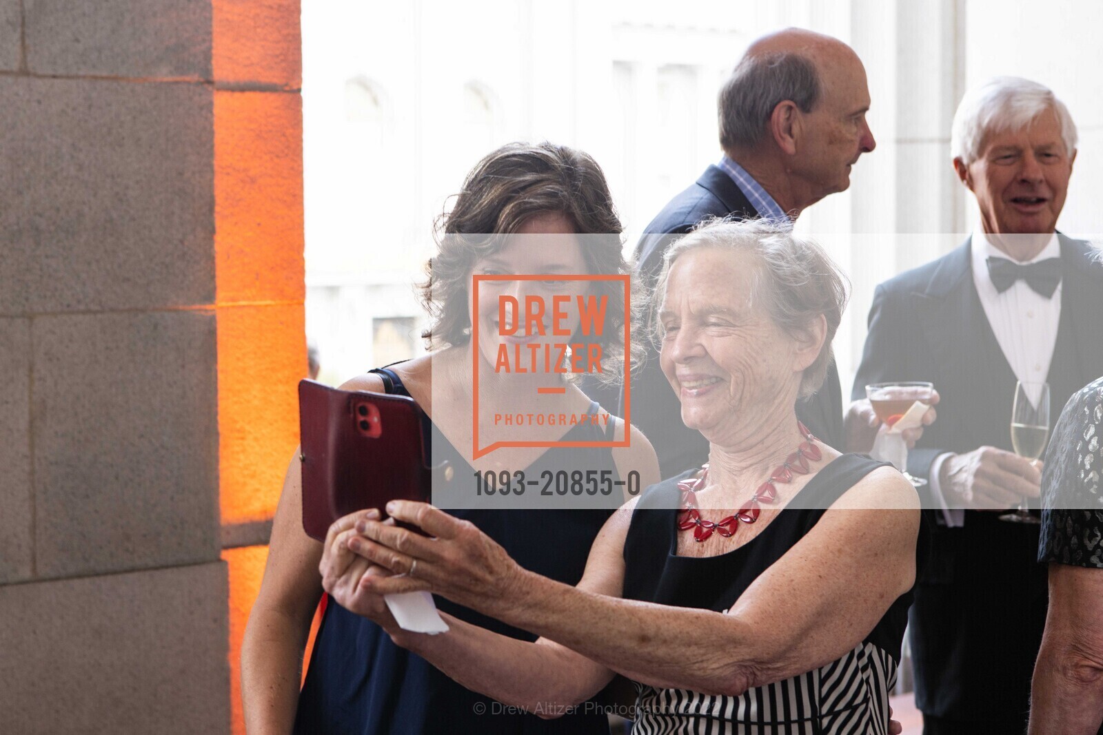 Elkhanah Pulitzer, Helen Berggruen, Photo #1093-20855-0