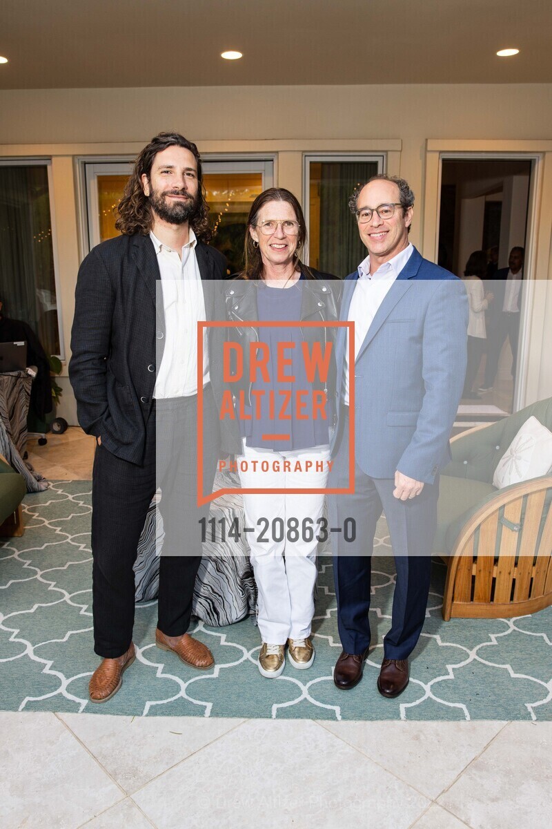 Kurt Mueller, Mary Weatherford, Jason Linetzky, SFMOMA Director's Welcome Dinner hosted by Komal Shah, private residence. private residence, September 15th, 2022, Photo #1114-20863-0 Kurt Mueller, Mary Weatherford, Jason Linetzky, Photo #1114-20863-0